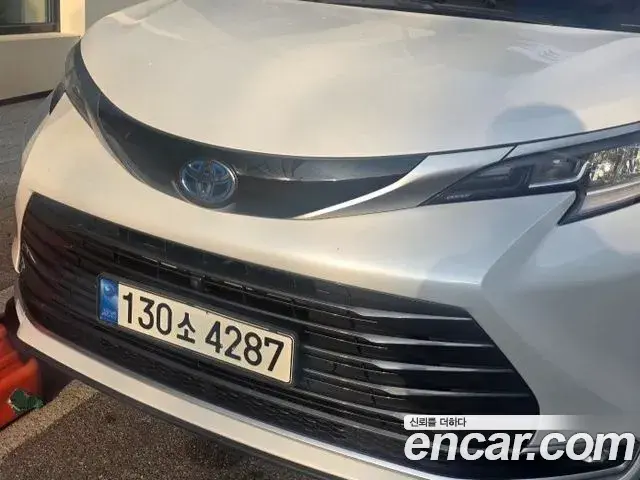 Toyota Sienna 2022 — Şəkil 3/13