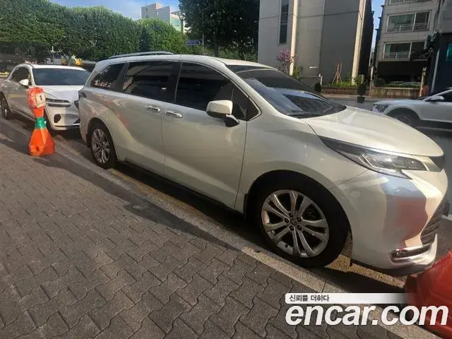 Toyota Sienna 2022 — Şəkil 11/13