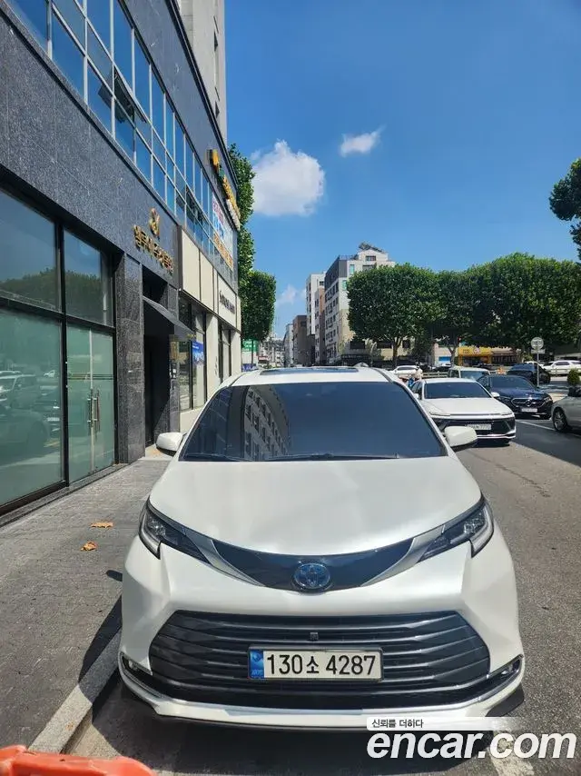 Toyota Sienna 2022 — Şəkil 9/13