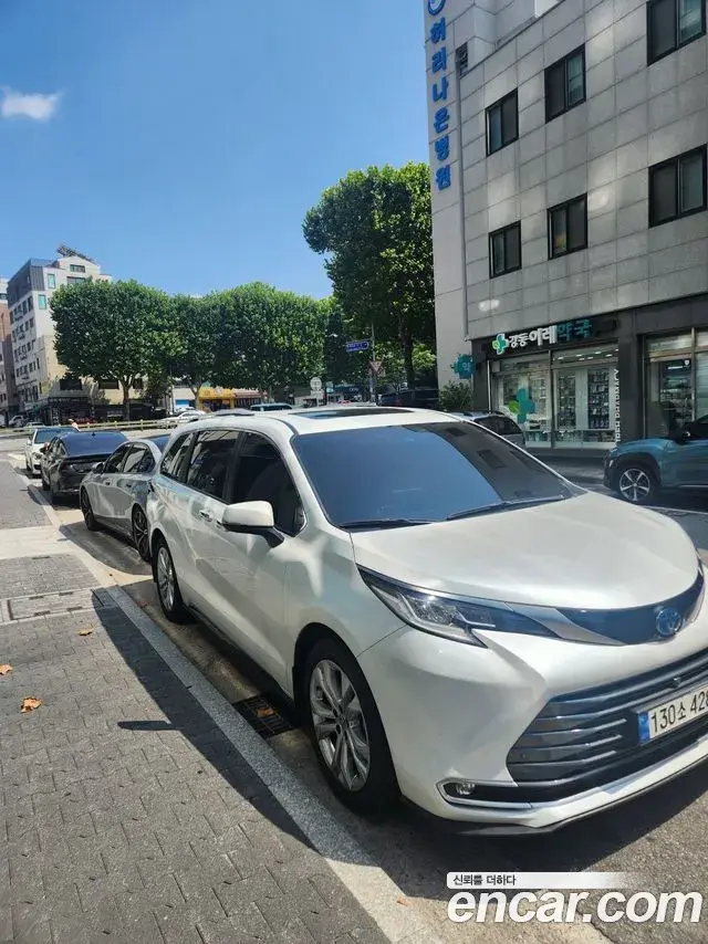 Toyota Sienna 2022 — Şəkil 2/13