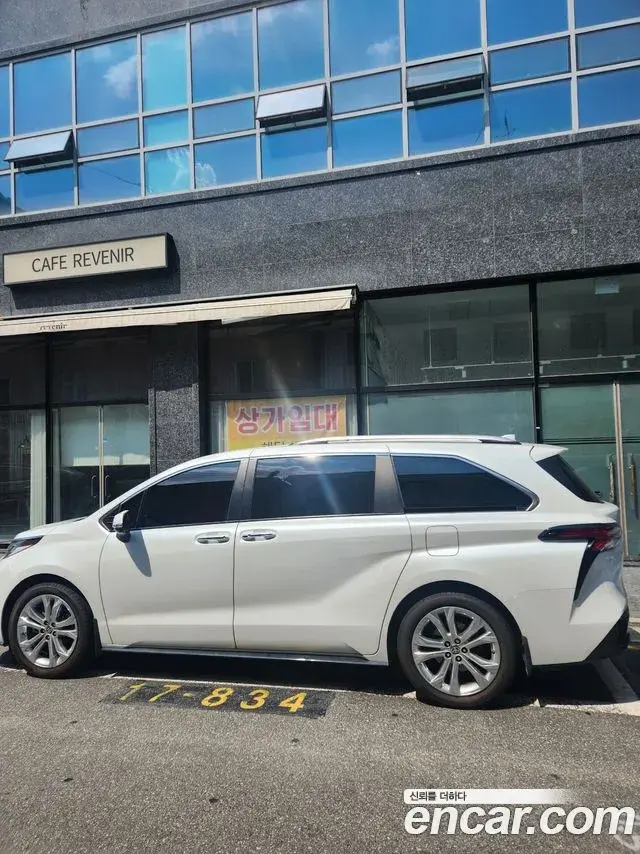 Toyota Sienna 2022 — Şəkil 6/13