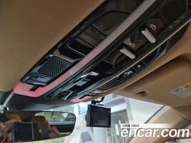 Porsche Panamera 2018 — ფოტო 14/19