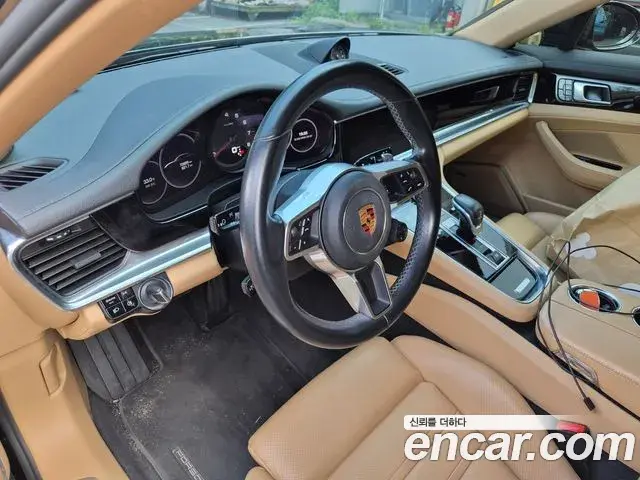 Porsche Panamera 2018 — ფოტო 15/19