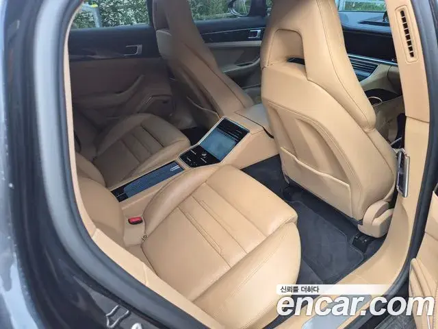 Porsche Panamera 2018 — ფოტო 13/19