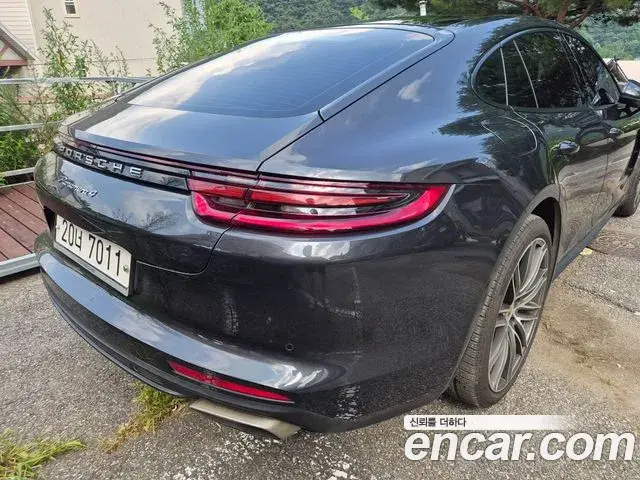 Porsche Panamera 2018 — ფოტო 19/19