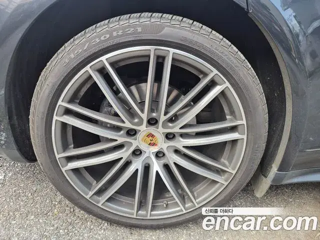 Porsche Panamera 2018 — ფოტო 18/19