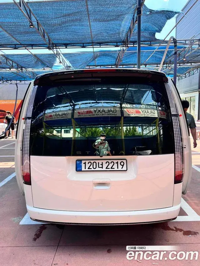 Hyundai Staria 2025 — Photo 13/15