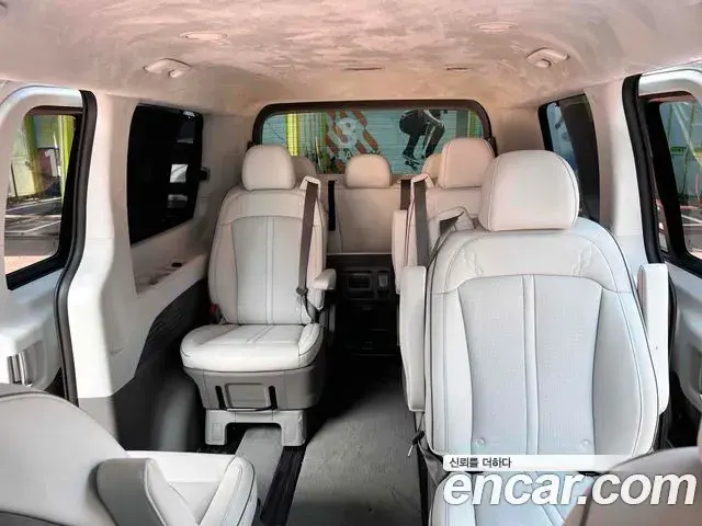 Hyundai Staria 2025 — Photo 14/15