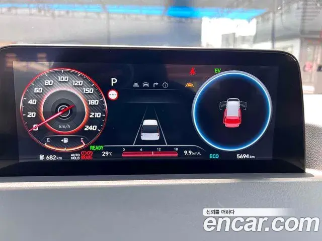 Hyundai Staria 2025 — Photo 3/15