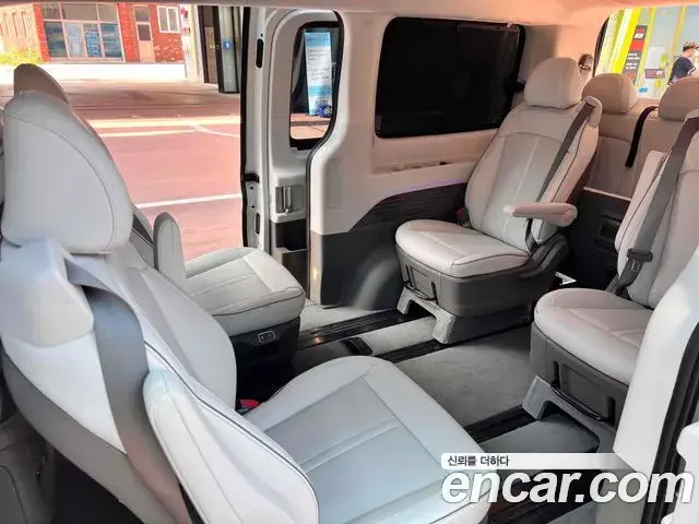 Hyundai Staria 2025 — Photo 7/15