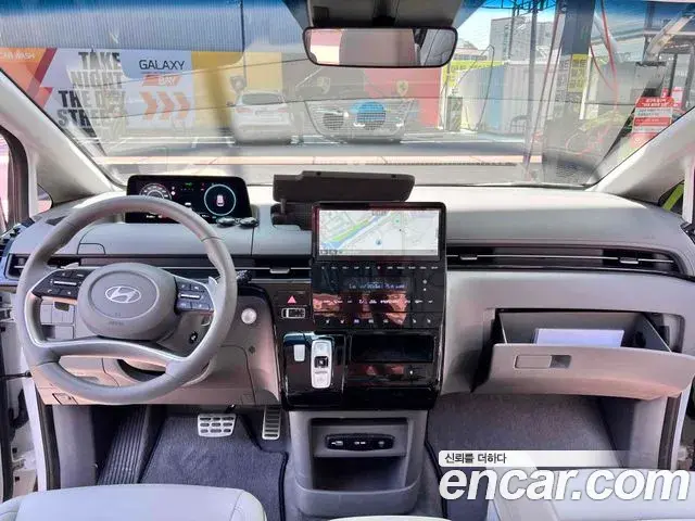 Hyundai Staria 2025 — Photo 10/15