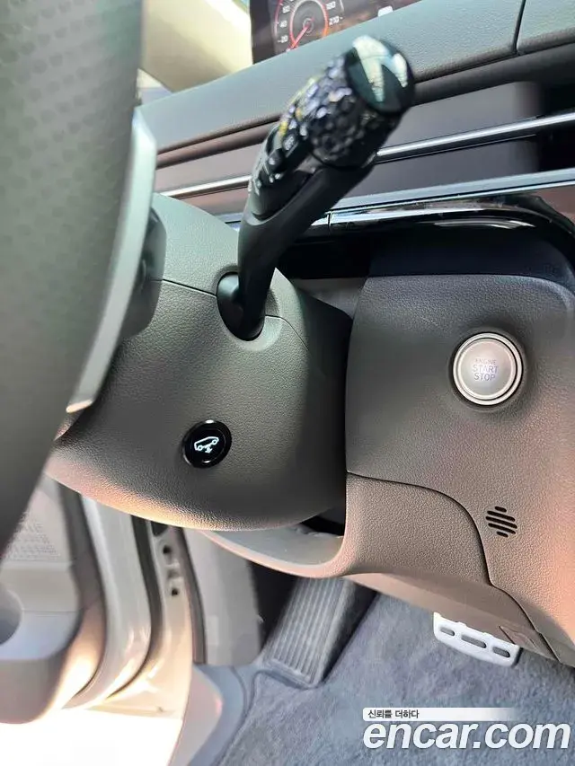 Hyundai Staria 2025 — Photo 5/15