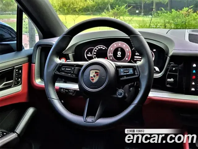 Porsche Cayenne 2023 — ფოტო 18/20