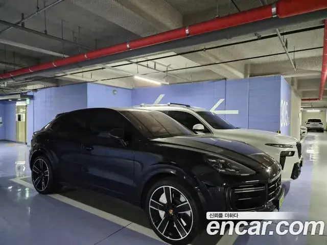Porsche Cayenne 2021 — Photo 1/10