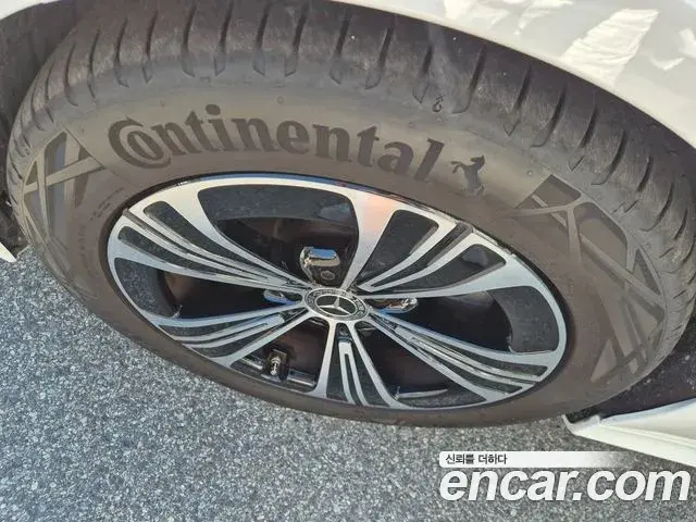 Mercedes-Benz E-Class 2025 — ფოტო 19/20