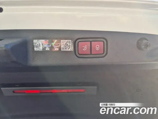 Mercedes-Benz E-Class 2025 — ფოტო 8/20