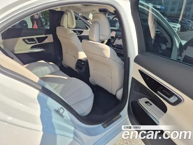 Mercedes-Benz E-Class 2025 — ფოტო 12/20