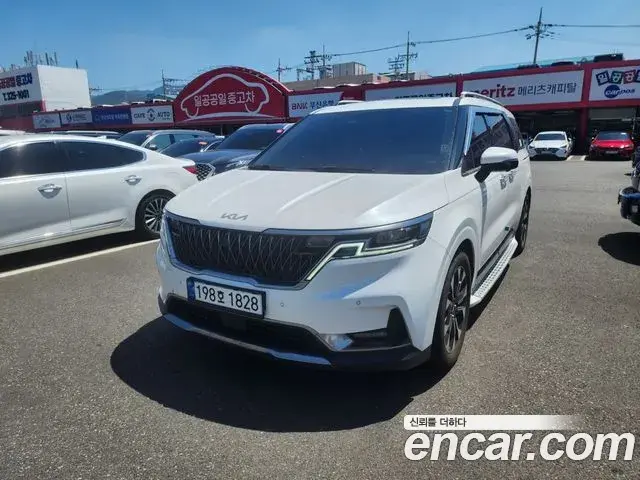 Kia Carnival 2023 — Фото 1/12