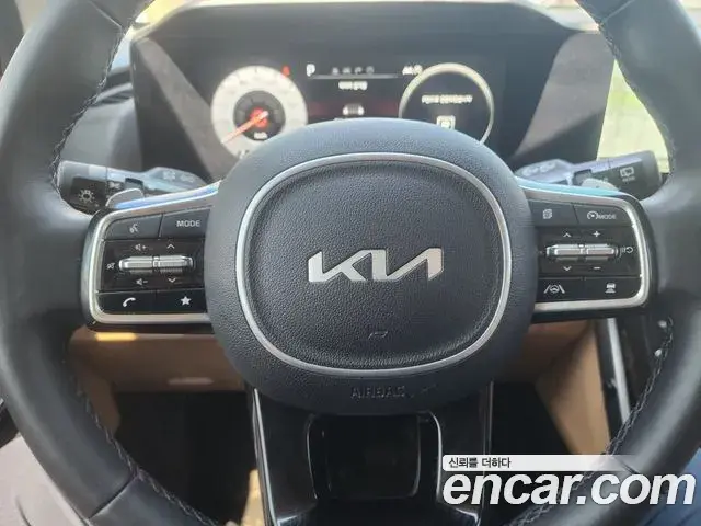 Kia Carnival 2023 — Фото 10/12