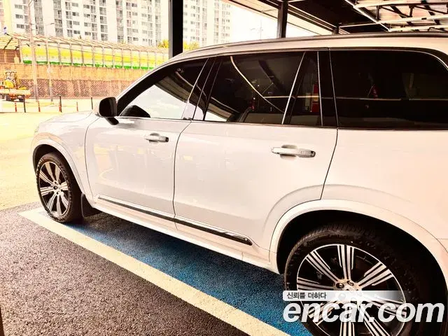 Volvo XC90 2023 — ფოტო 2/13