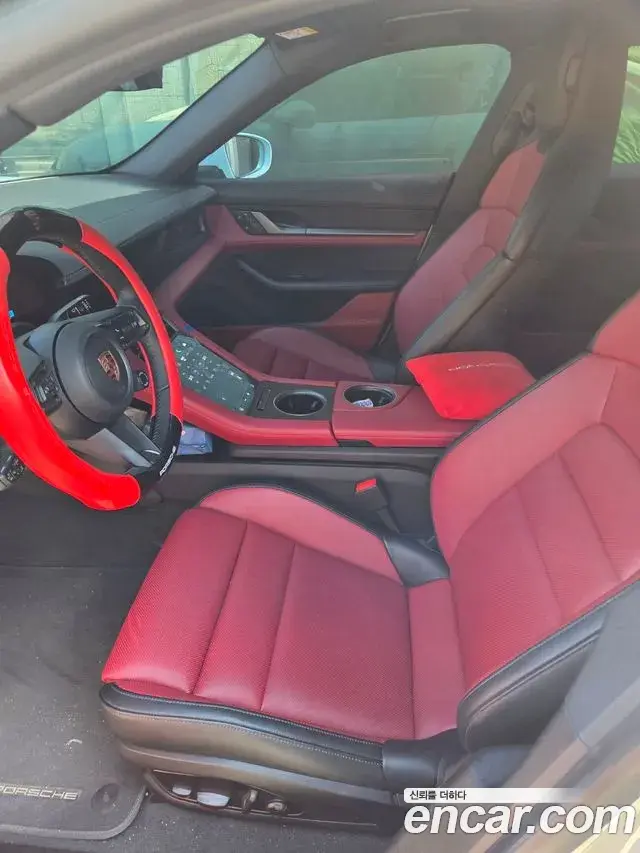Porsche Taycan 2025 — Photo 12/14
