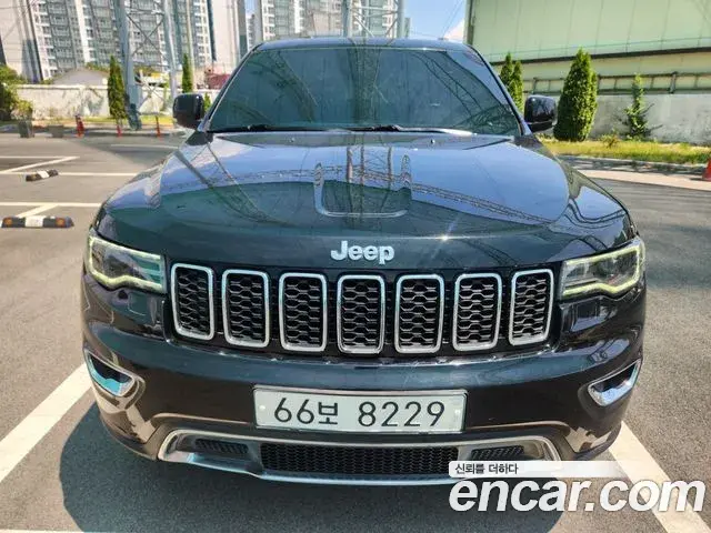 Jeep Grand Cherokee 2018 — Photo 3/18