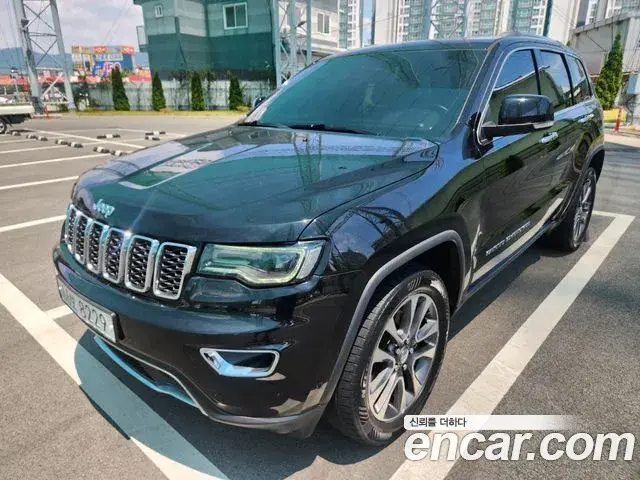 Jeep Grand Cherokee 2018 — Photo 2/18