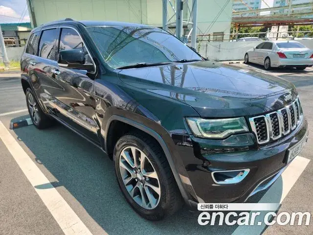Jeep Grand Cherokee 2018 — Photo 15/18