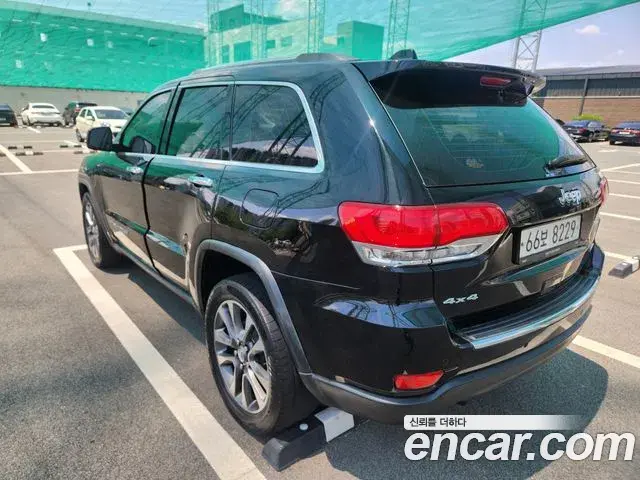 Jeep Grand Cherokee 2018 — Photo 8/18