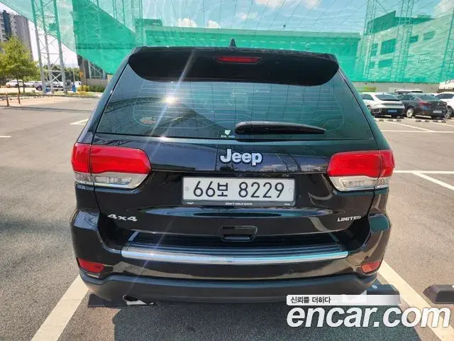 Jeep Grand Cherokee 2018 — Photo 11/18