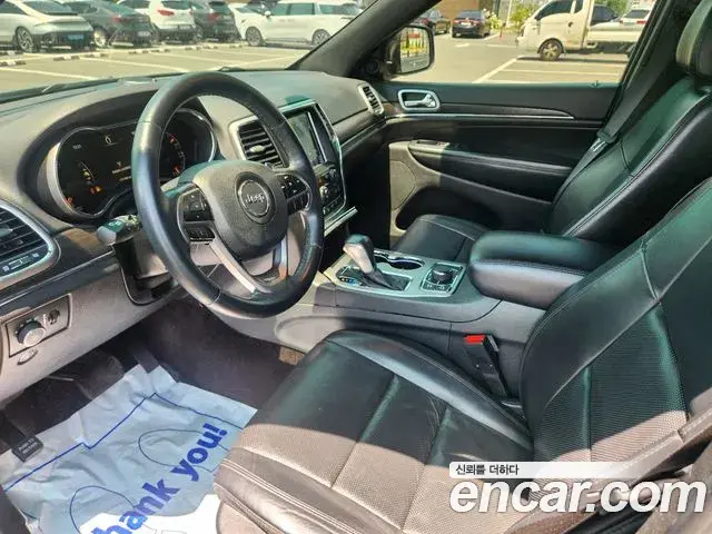 Jeep Grand Cherokee 2018 — Photo 14/18