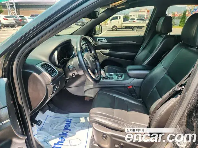 Jeep Grand Cherokee 2018 — Photo 18/18