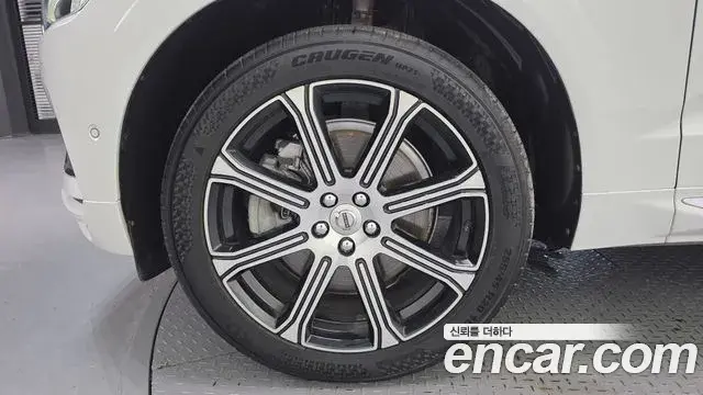 Volvo XC60 2018 — Şəkil 12/20