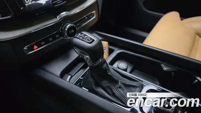 Volvo XC60 2018 — Şəkil 11/20