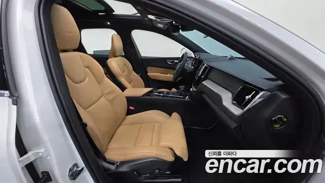 Volvo XC60 2018 — Şəkil 17/20