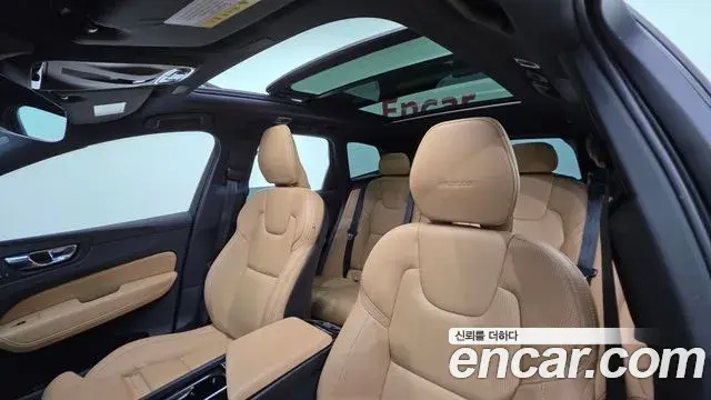 Volvo XC60 2018 — Şəkil 15/20