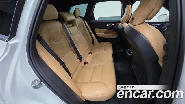 Volvo XC60 2018 — Şəkil 7/20
