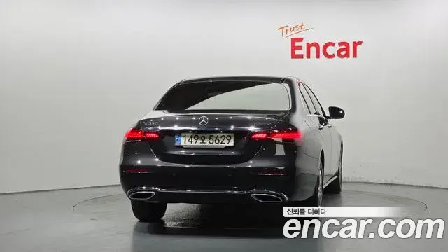 Mercedes-Benz E-Class 2021 — Фото 4/20