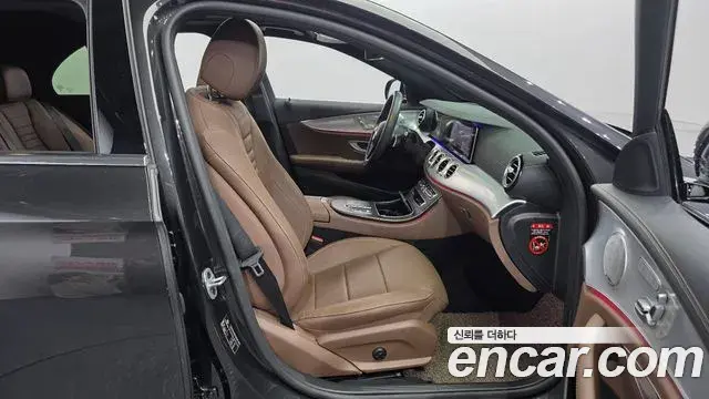 Mercedes-Benz E-Class 2021 — Фото 11/20