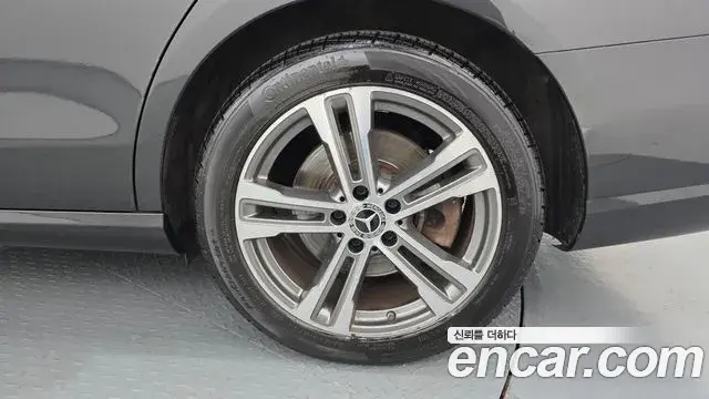 Mercedes-Benz E-Class 2021 — Şəkil 17/35