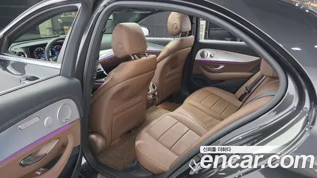 Mercedes-Benz E-Class 2021 — Şəkil 25/35