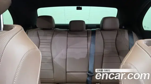 Mercedes-Benz E-Class 2021 — Şəkil 32/35
