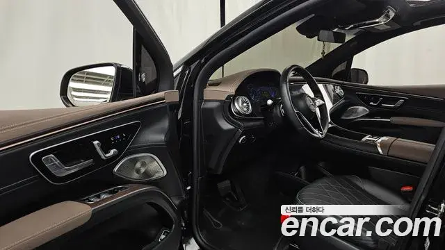 Mercedes-Benz EQS SUV 2023 — ფოტო 25/39