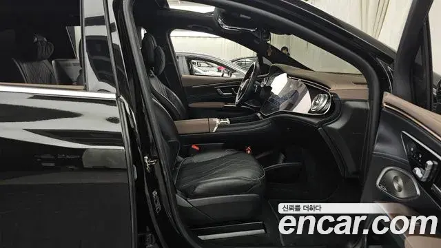 Mercedes-Benz EQS SUV 2023 — ფოტო 16/39