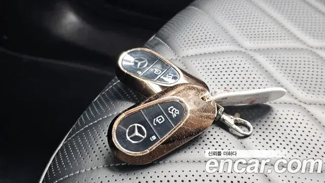Mercedes-Benz EQS SUV 2023 — ფოტო 5/39