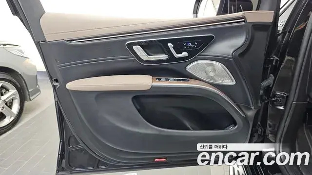 Mercedes-Benz EQS SUV 2023 — ფოტო 4/39