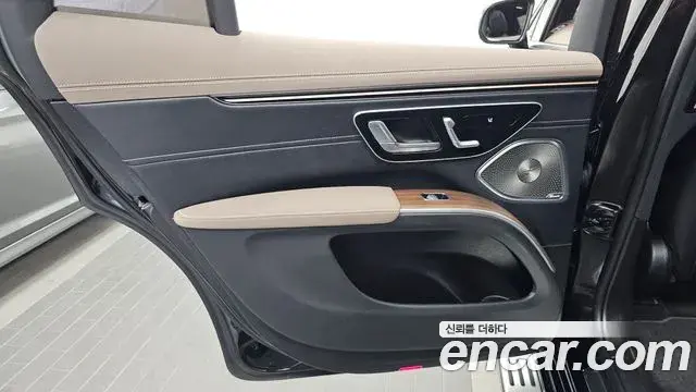 Mercedes-Benz EQS SUV 2023 — ფოტო 34/39