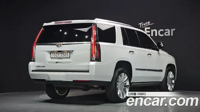 Cadillac Escalade 2020 — ფოტო 12/34