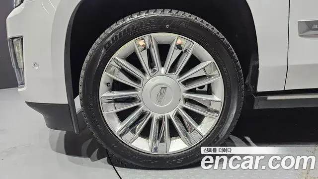 Cadillac Escalade 2020 — ფოტო 2/34