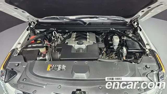 Cadillac Escalade 2020 — ფოტო 19/34